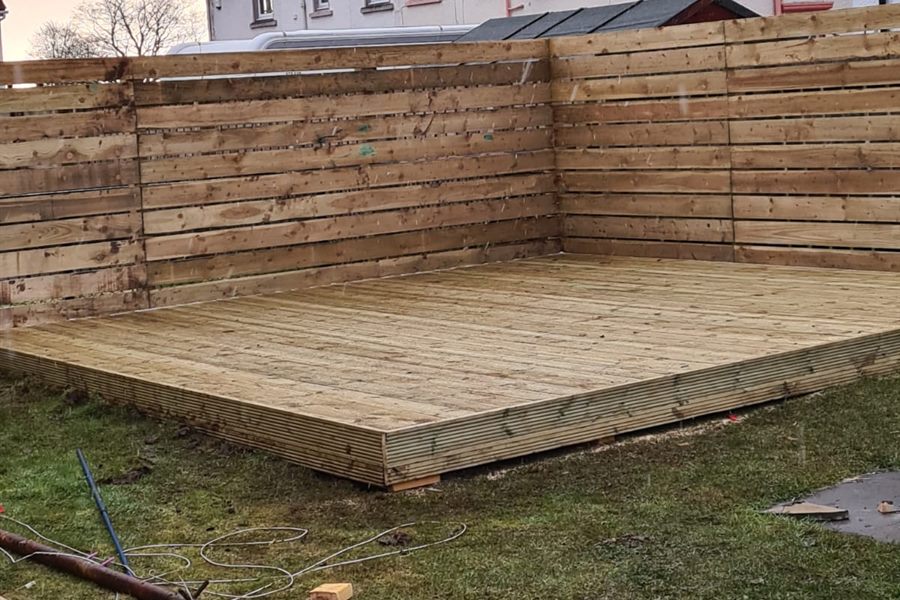Timber deck inside a new horizontal slatted fence